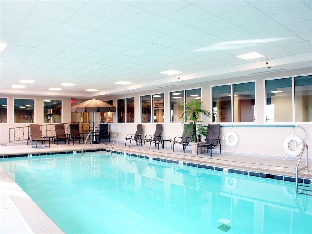 Holiday Inn Express Hotel & Suites Greenwood Exteriör bild