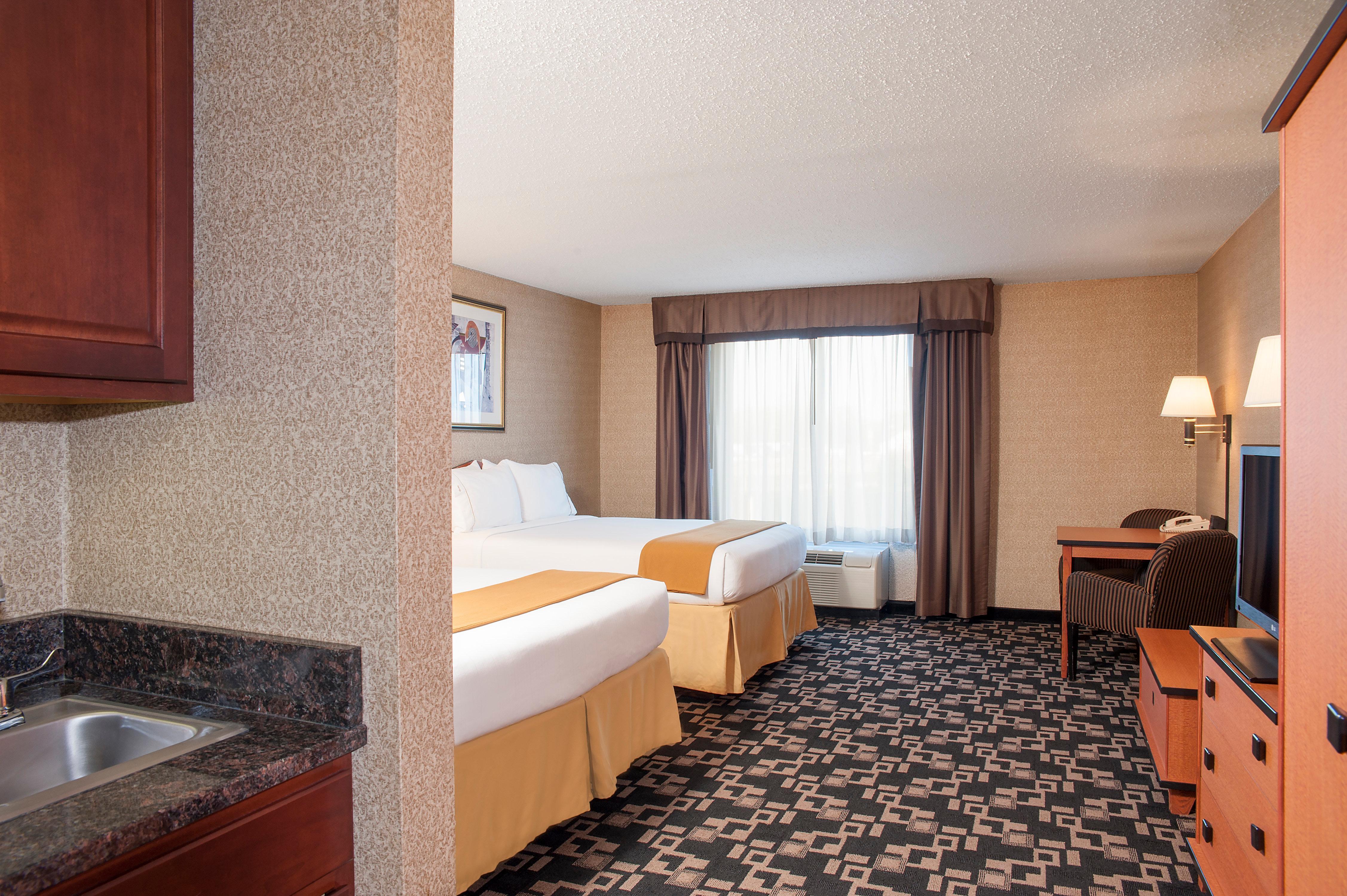 Holiday Inn Express Hotel & Suites Greenwood Exteriör bild