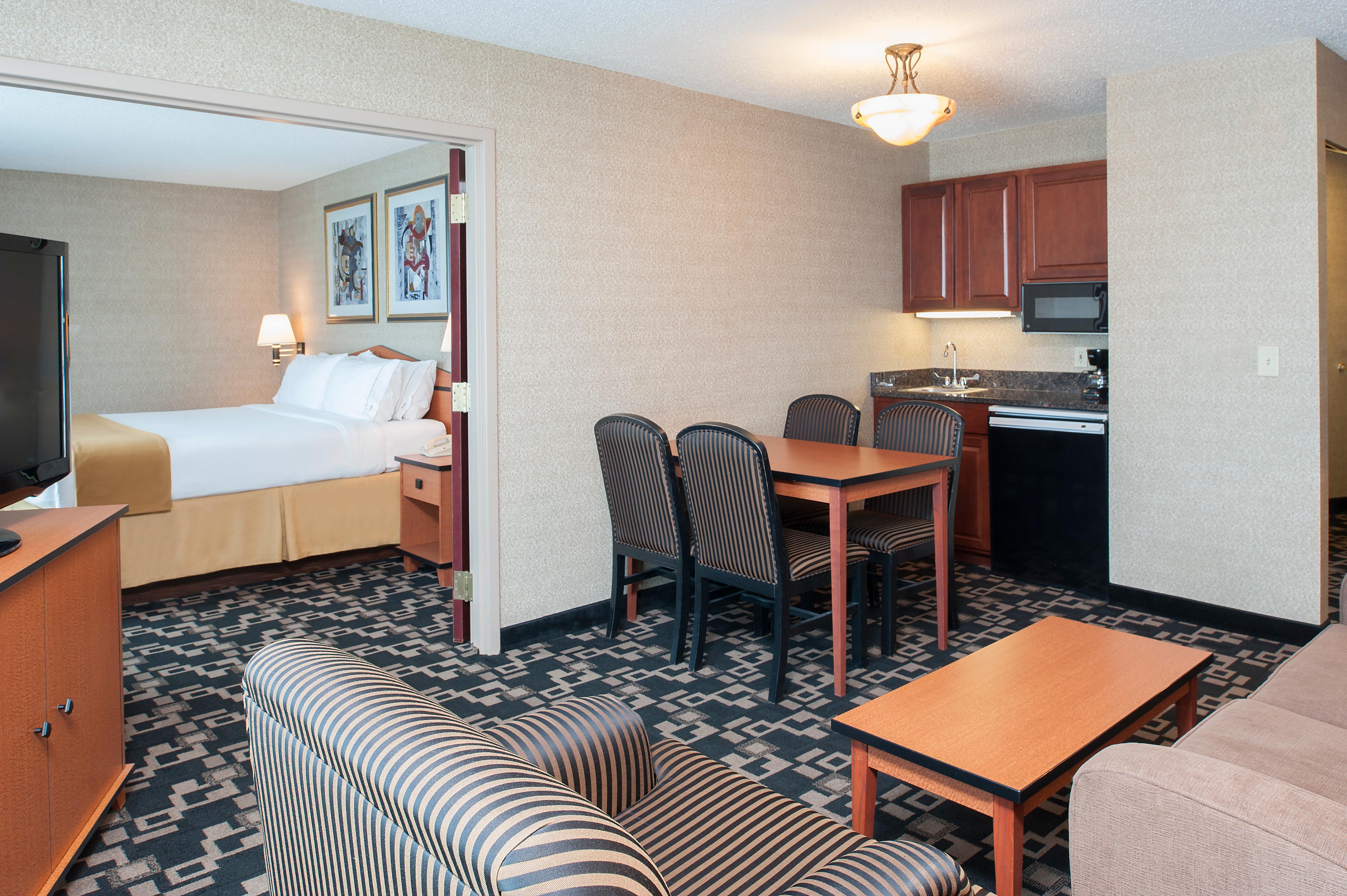 Holiday Inn Express Hotel & Suites Greenwood Exteriör bild
