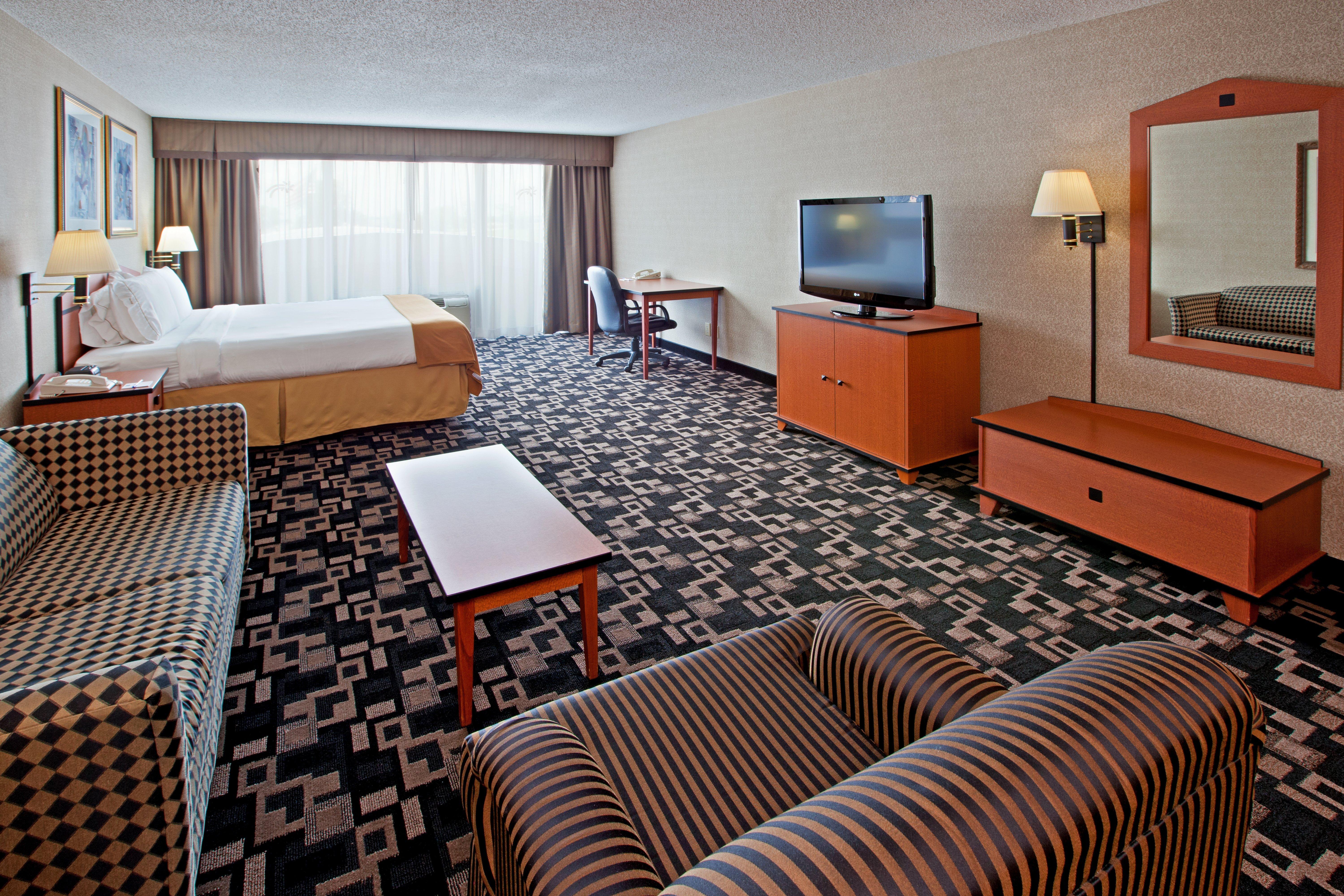 Holiday Inn Express Hotel & Suites Greenwood Exteriör bild