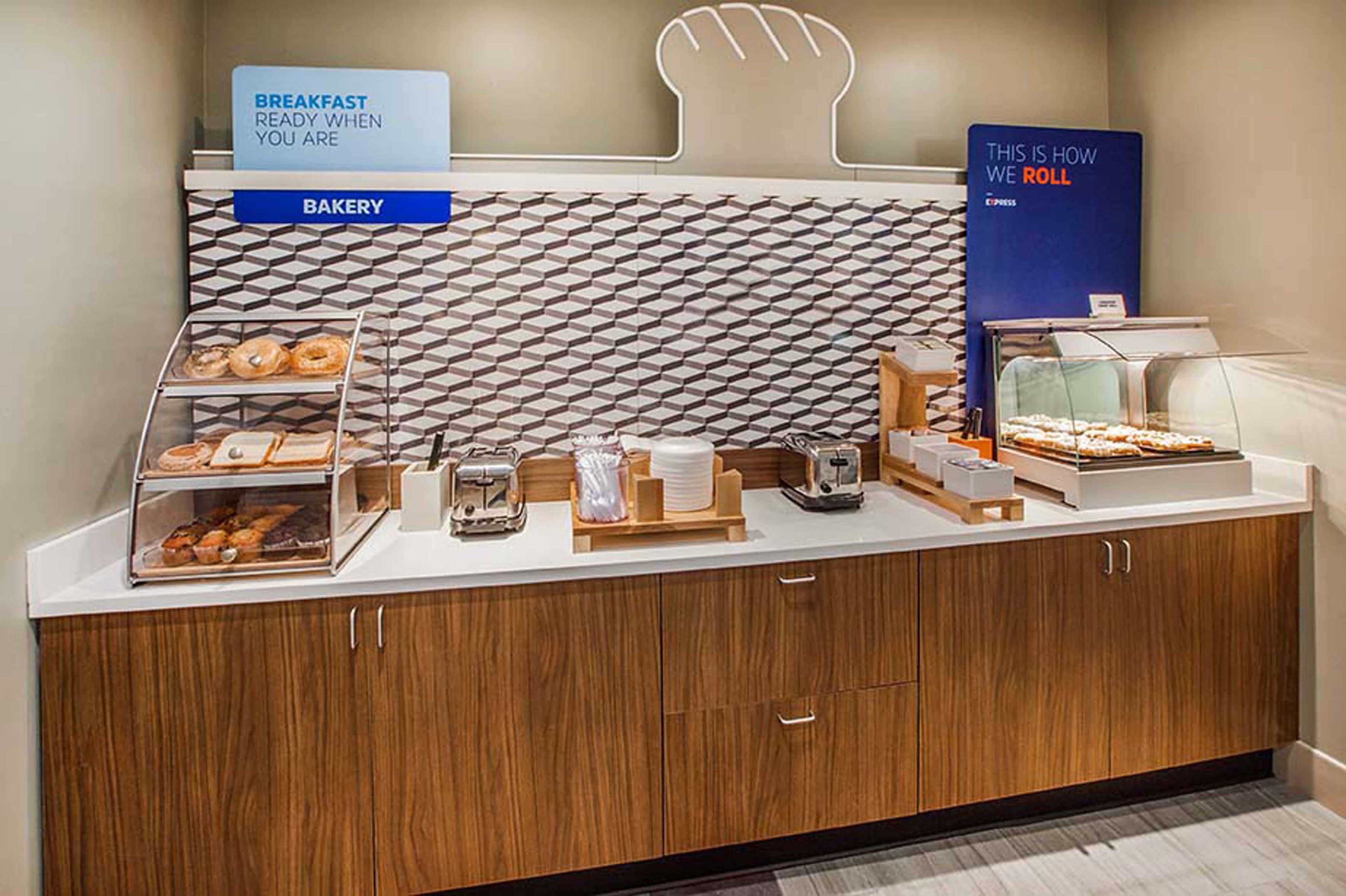 Holiday Inn Express Hotel & Suites Greenwood Exteriör bild