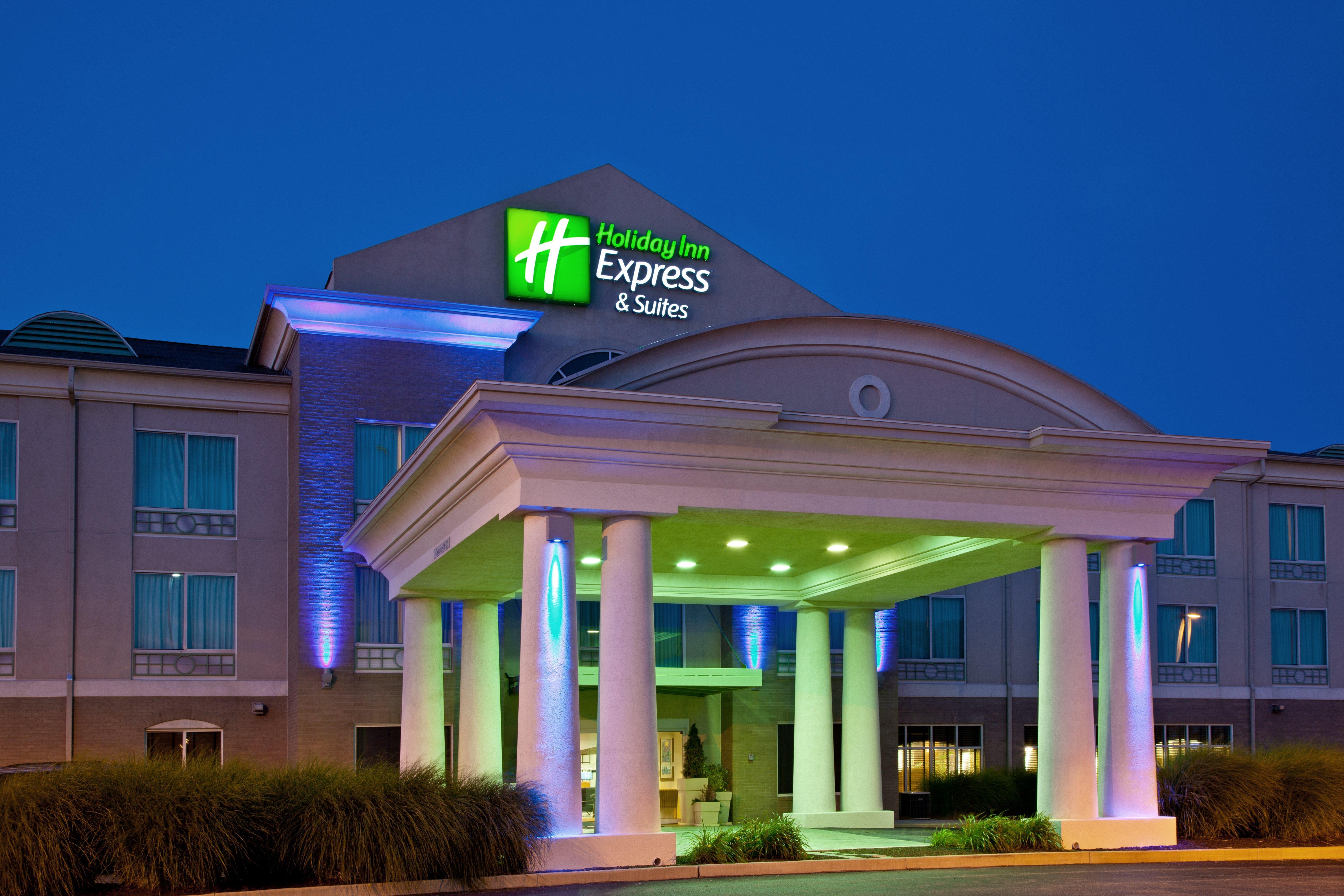 Holiday Inn Express Hotel & Suites Greenwood Exteriör bild