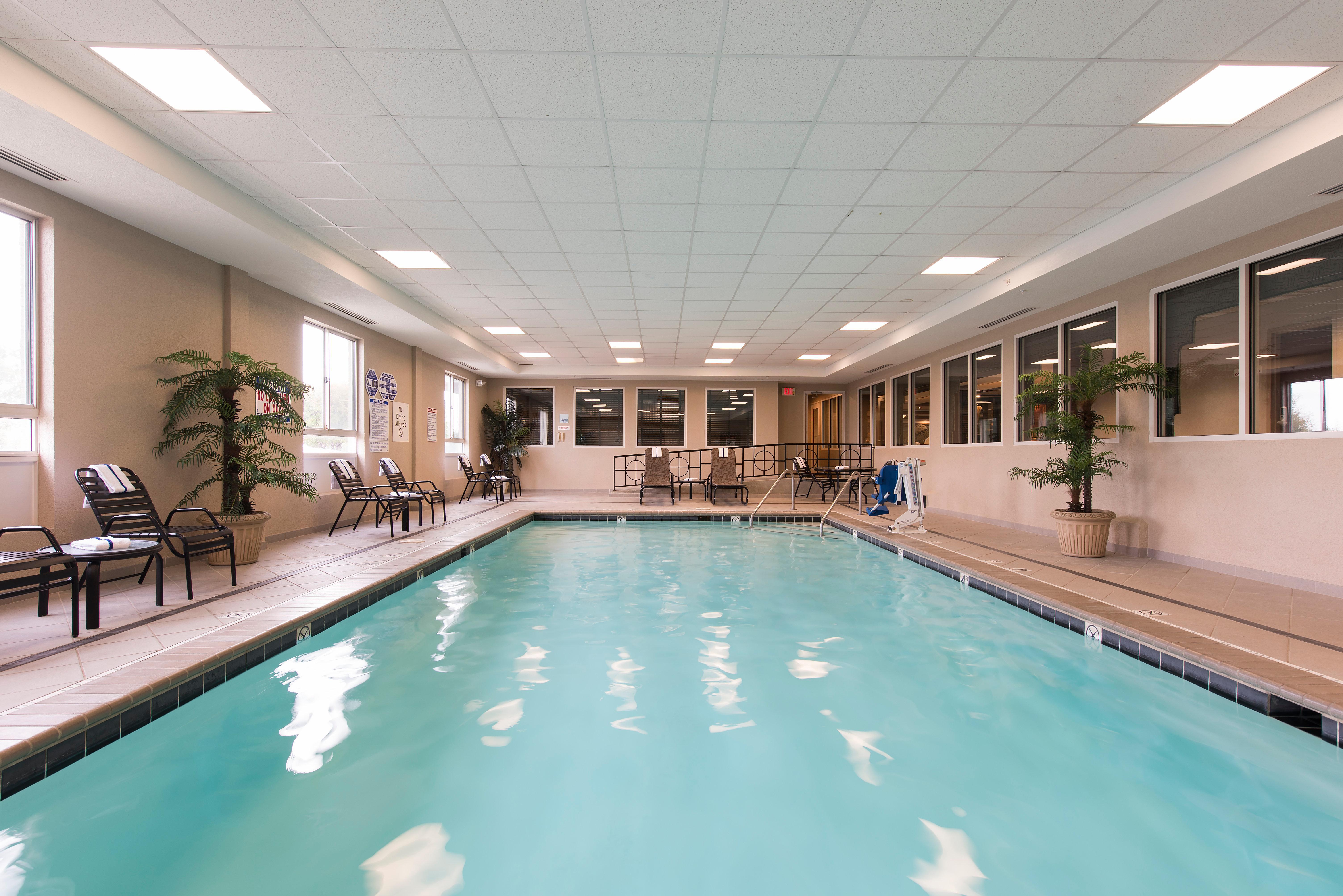 Holiday Inn Express Hotel & Suites Greenwood Exteriör bild