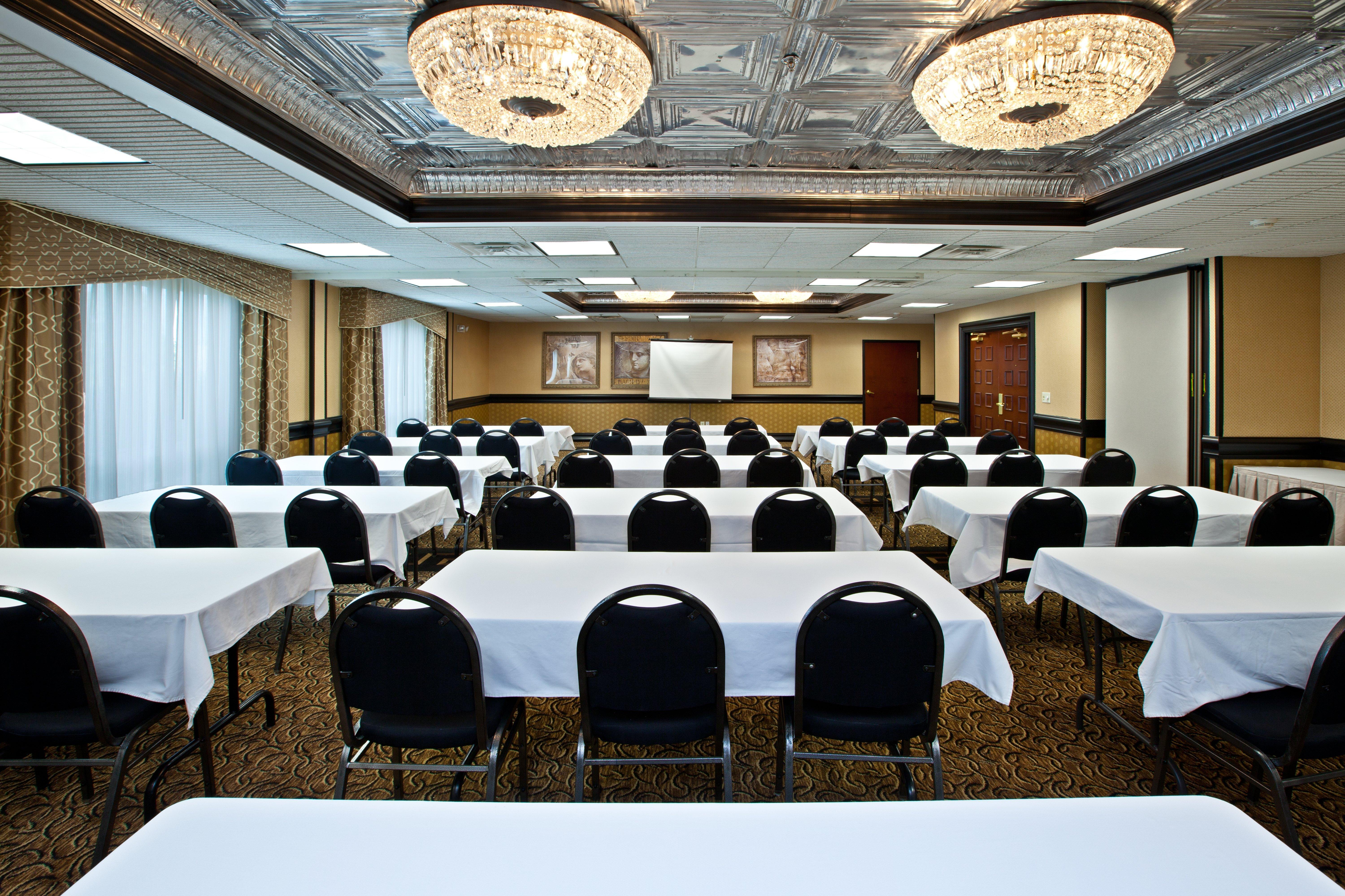 Holiday Inn Express Hotel & Suites Greenwood Exteriör bild