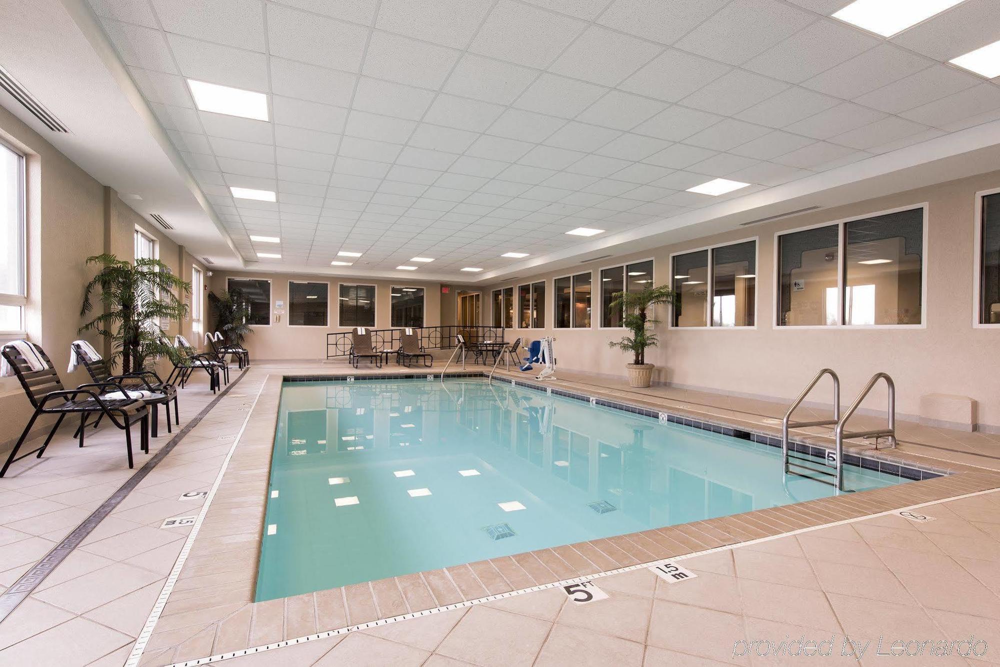 Holiday Inn Express Hotel & Suites Greenwood Exteriör bild